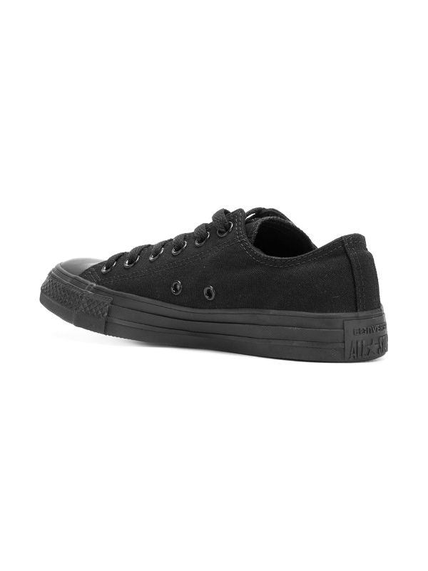 Converse
Chuck Taylor All Star low tops