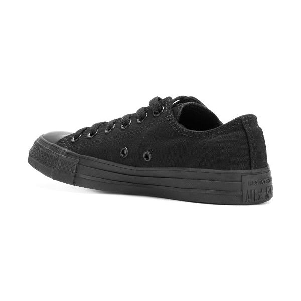 Converse
Chuck Taylor All Star low tops