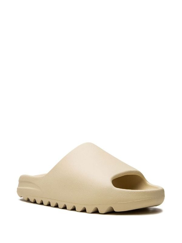 adidas YEEZY "Bone (2022 Restock)" slides